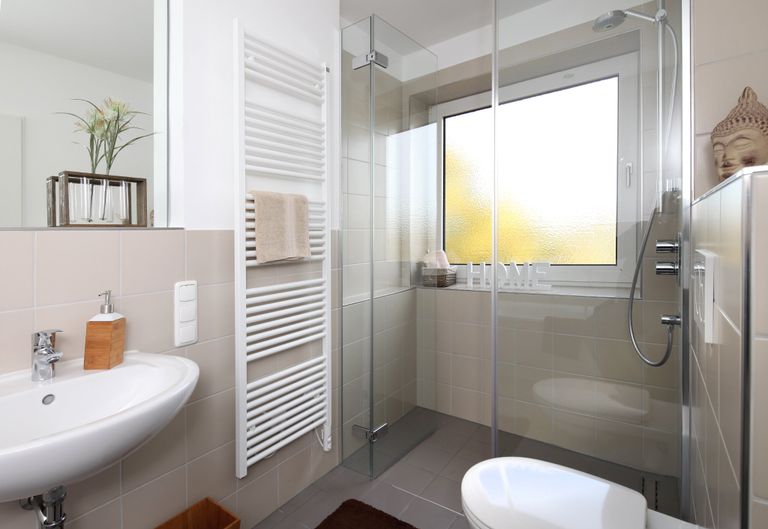 Optimiser l'espace dans la salle de bain à peu de frais