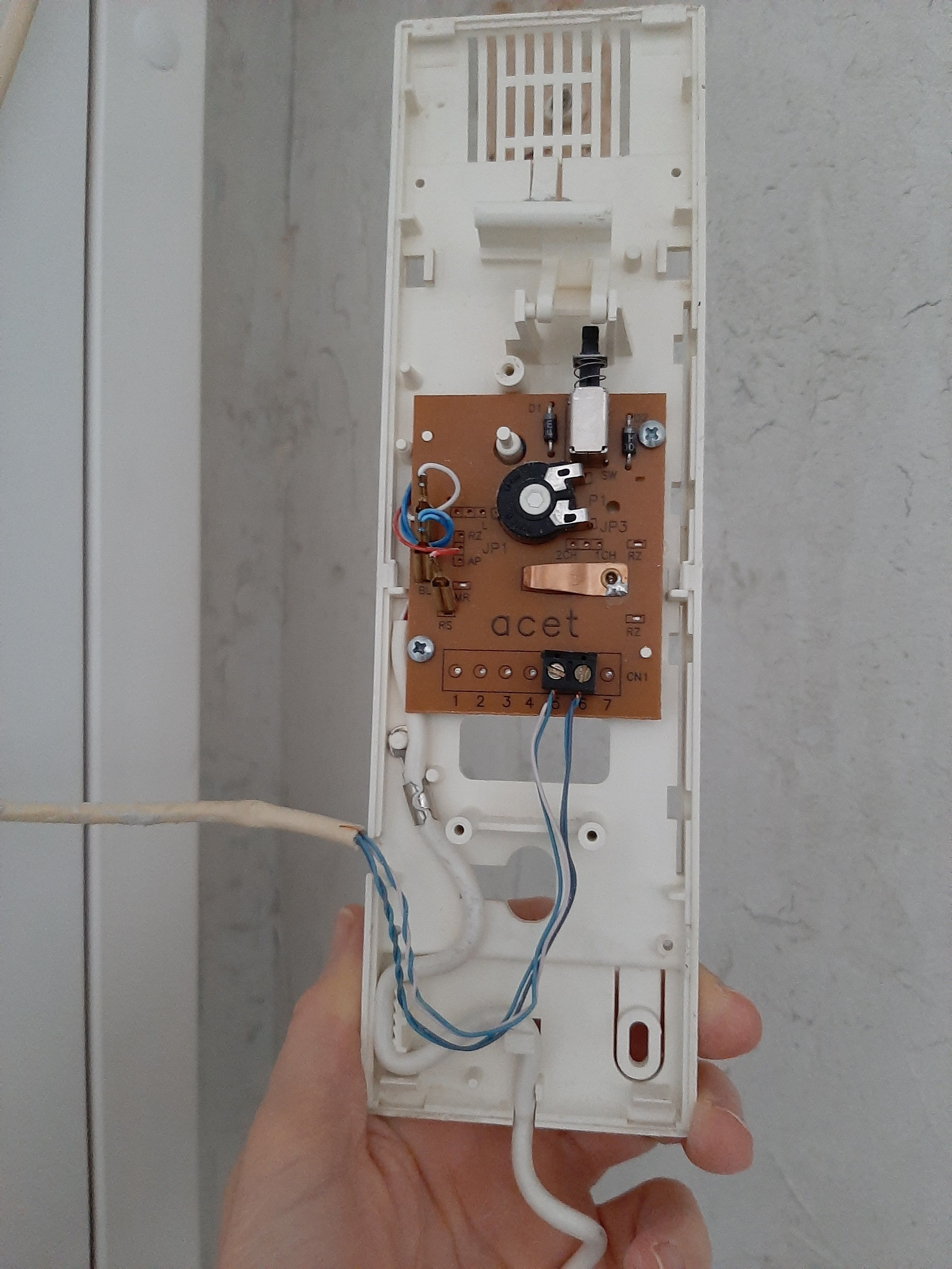 Interphone : Remplacement; Interphone (audio uniquement); Deuxième